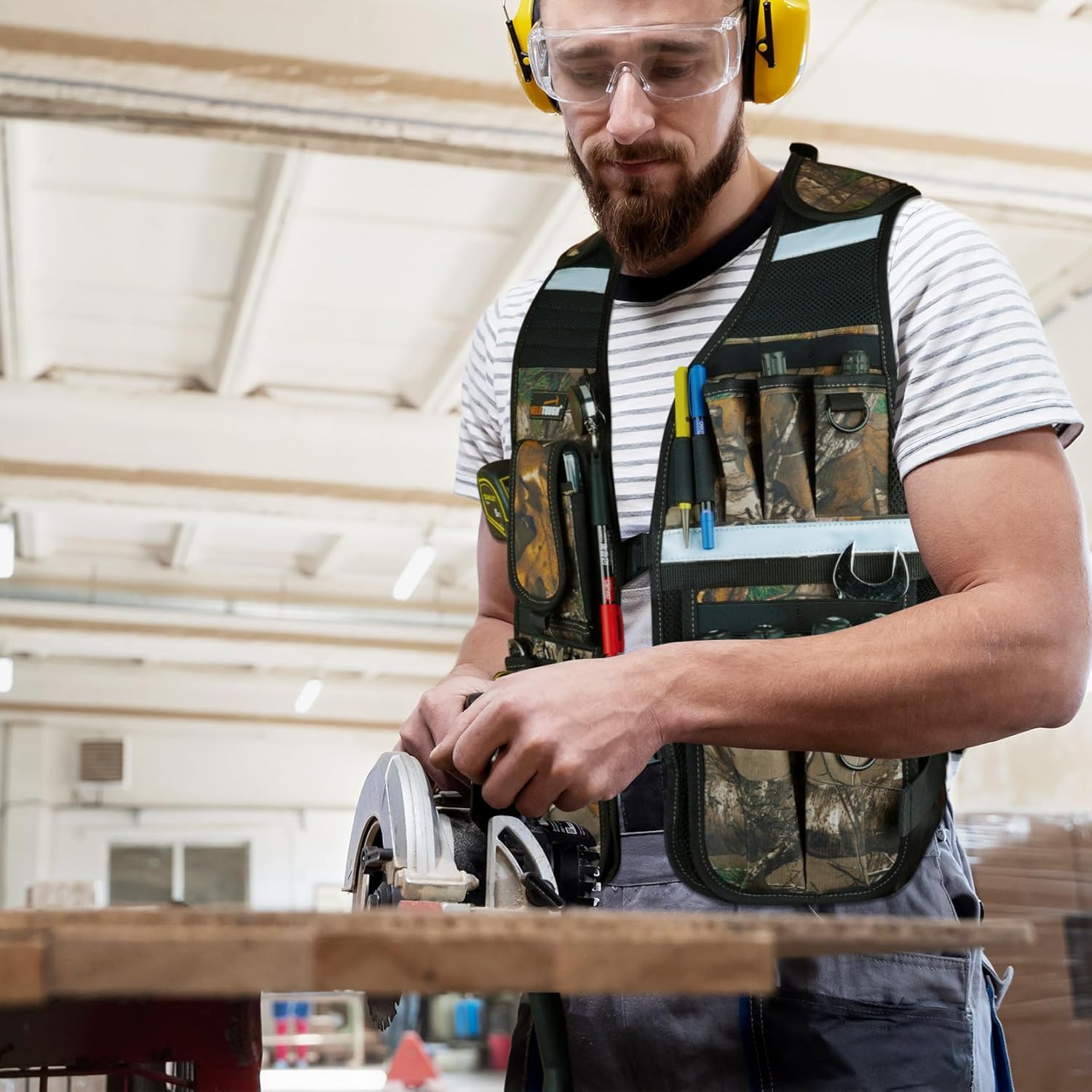 MELOTOUGH Tool Vest for Men Reflective Safety Tool Vest with Adjustable Straps,Removable Phone Holder for Electrical,Carpenters,Construction(Camo)